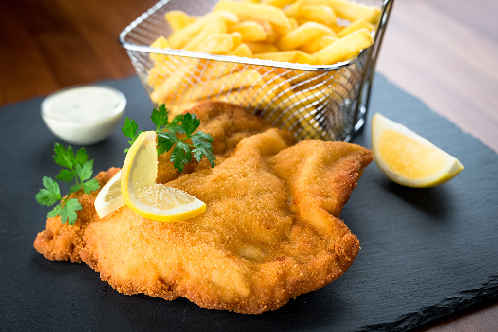 Schnitzel Wiener Art mit Pommes Frites